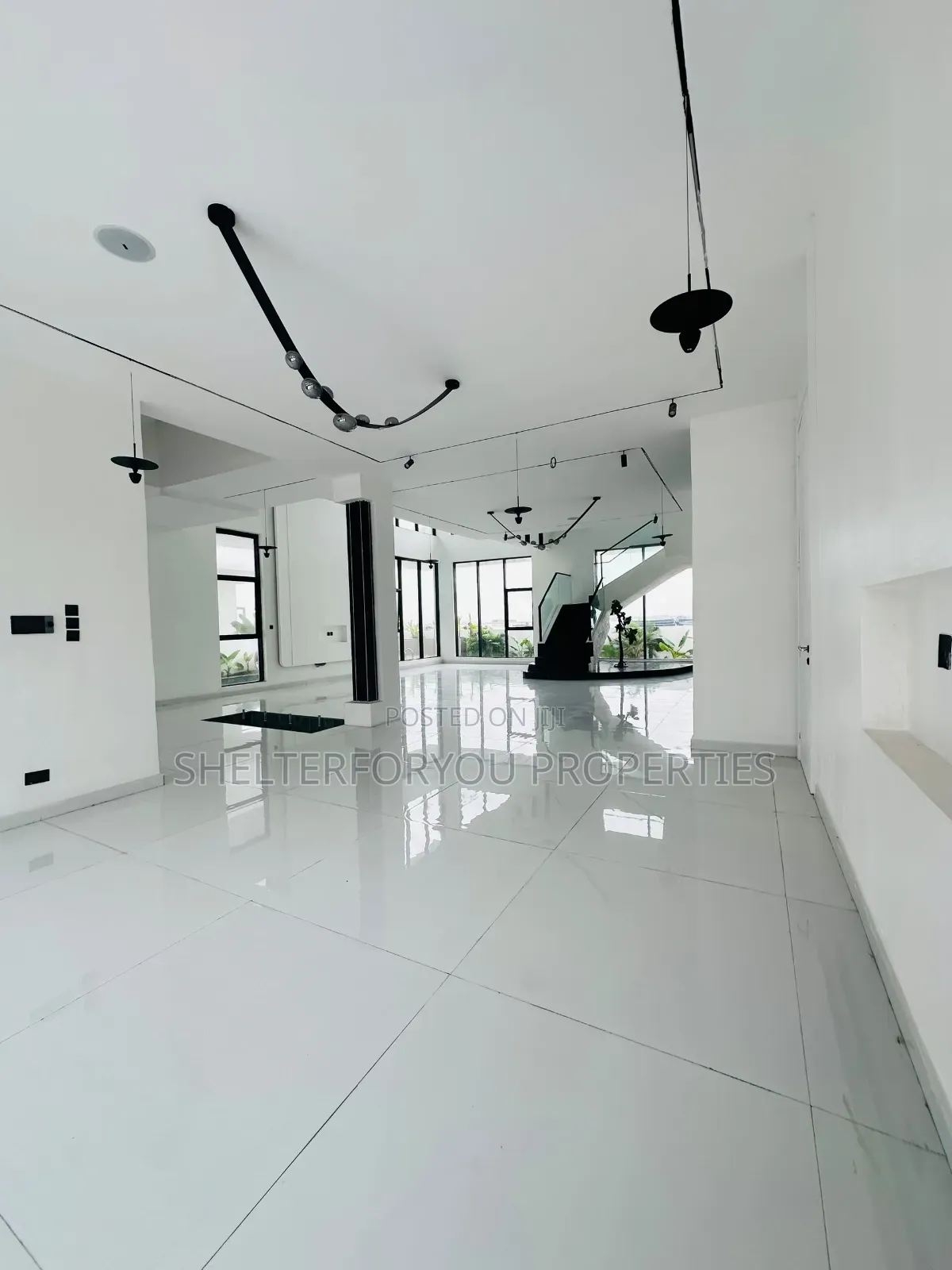5bdrm Duplex in Osapa london for sale