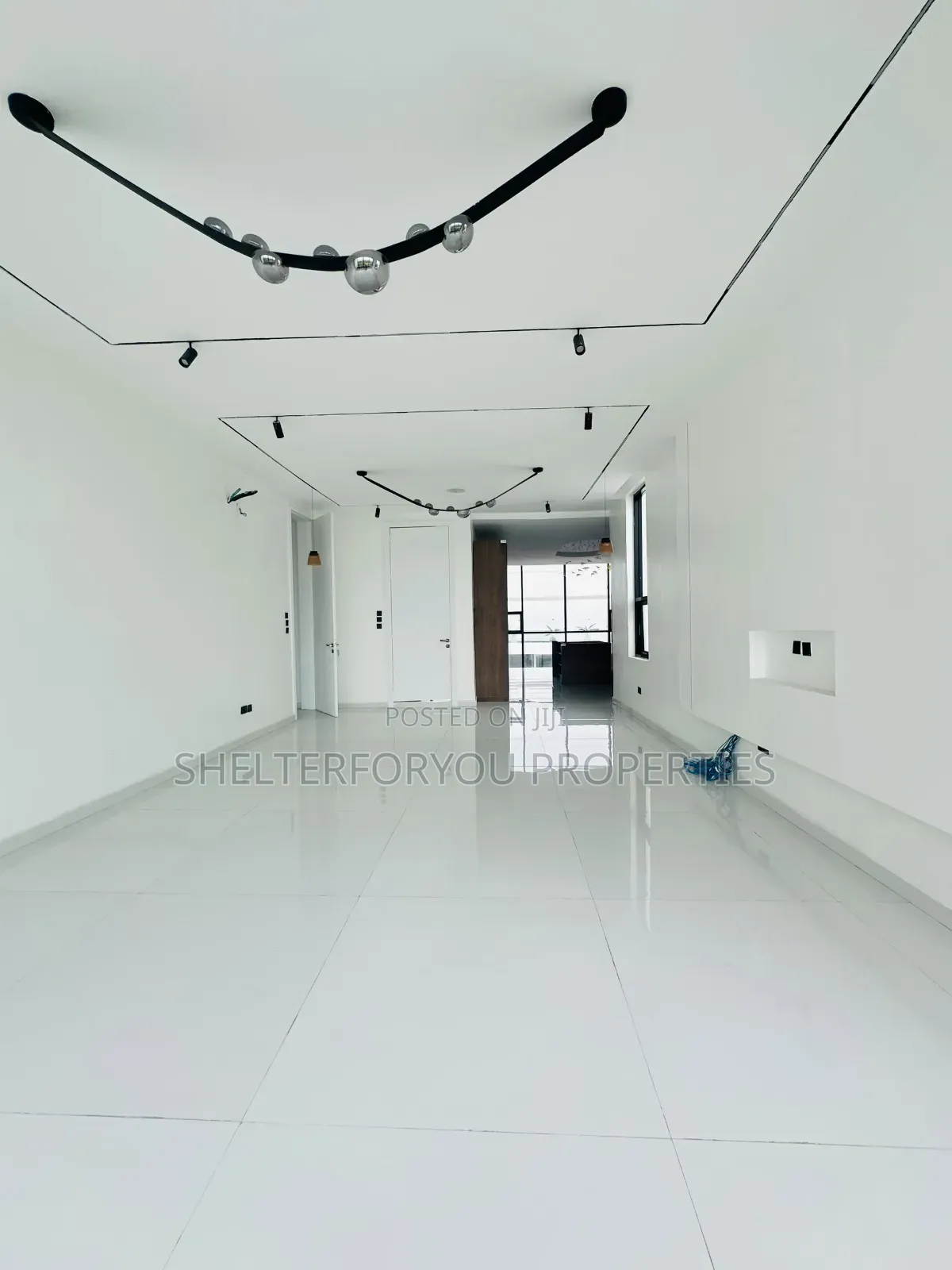 5bdrm Duplex in Osapa london for sale