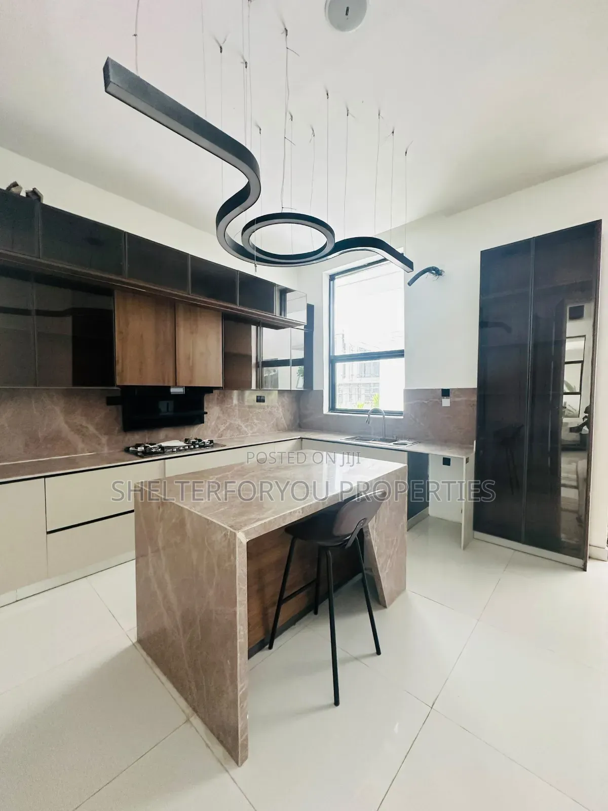 5bdrm Duplex in Osapa london for sale