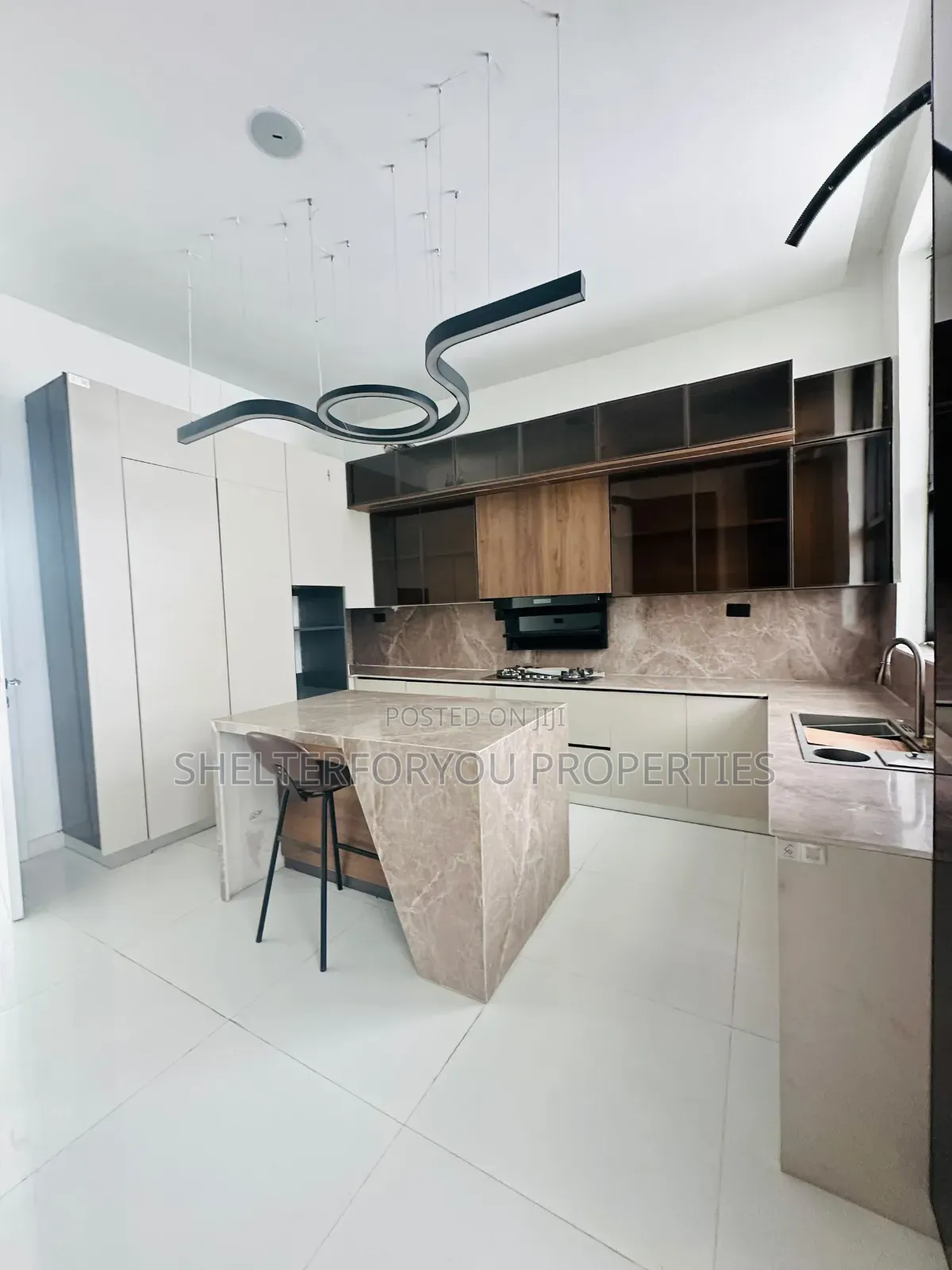 5bdrm Duplex in Osapa london for sale