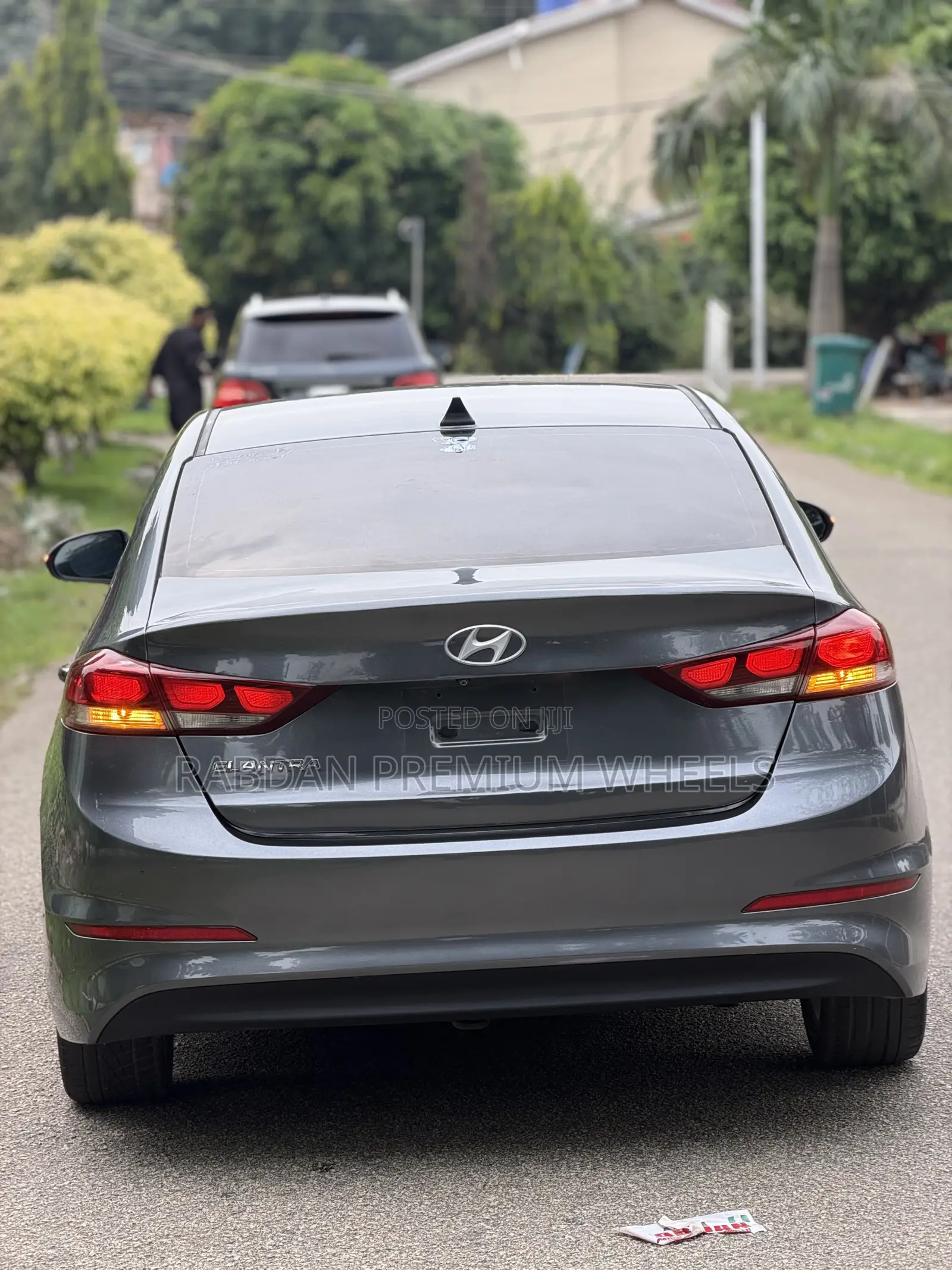 Hyundai Elantra Limited Sedan FWD (2.0L 4cyl 6A) 2017 Gray