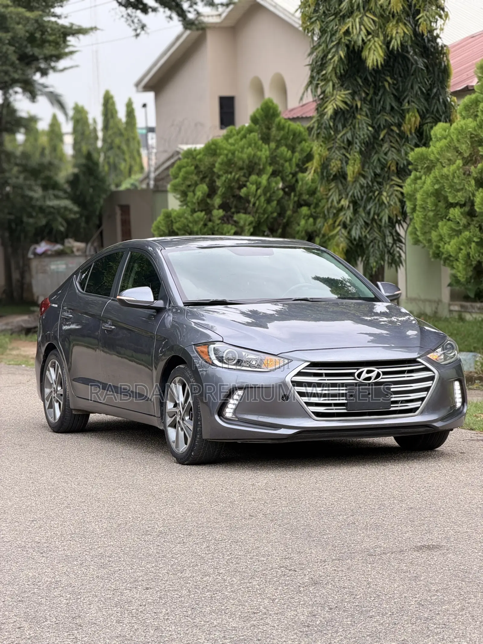Hyundai Elantra Limited Sedan FWD (2.0L 4cyl 6A) 2017 Gray