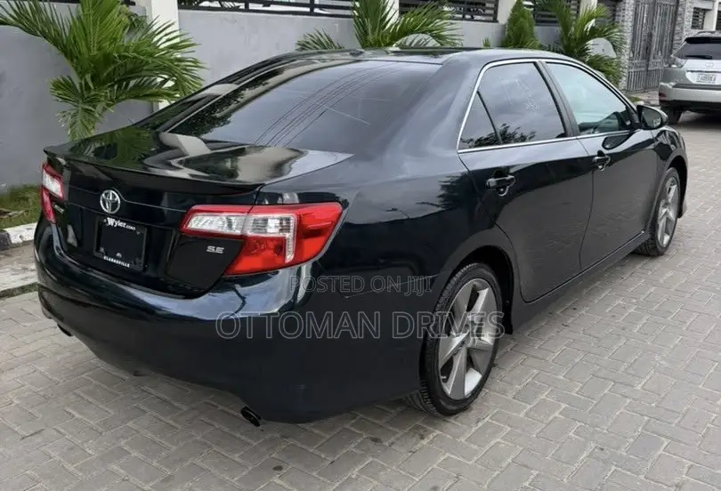 Toyota Camry SE V6 4dr Sedan (3.5L 6cyl 6A) 2013 Blue