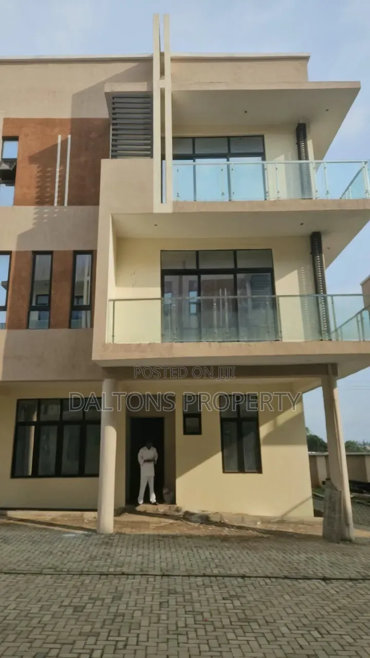 4bdrm Duplex in Liptons Ville, Kaura for sale