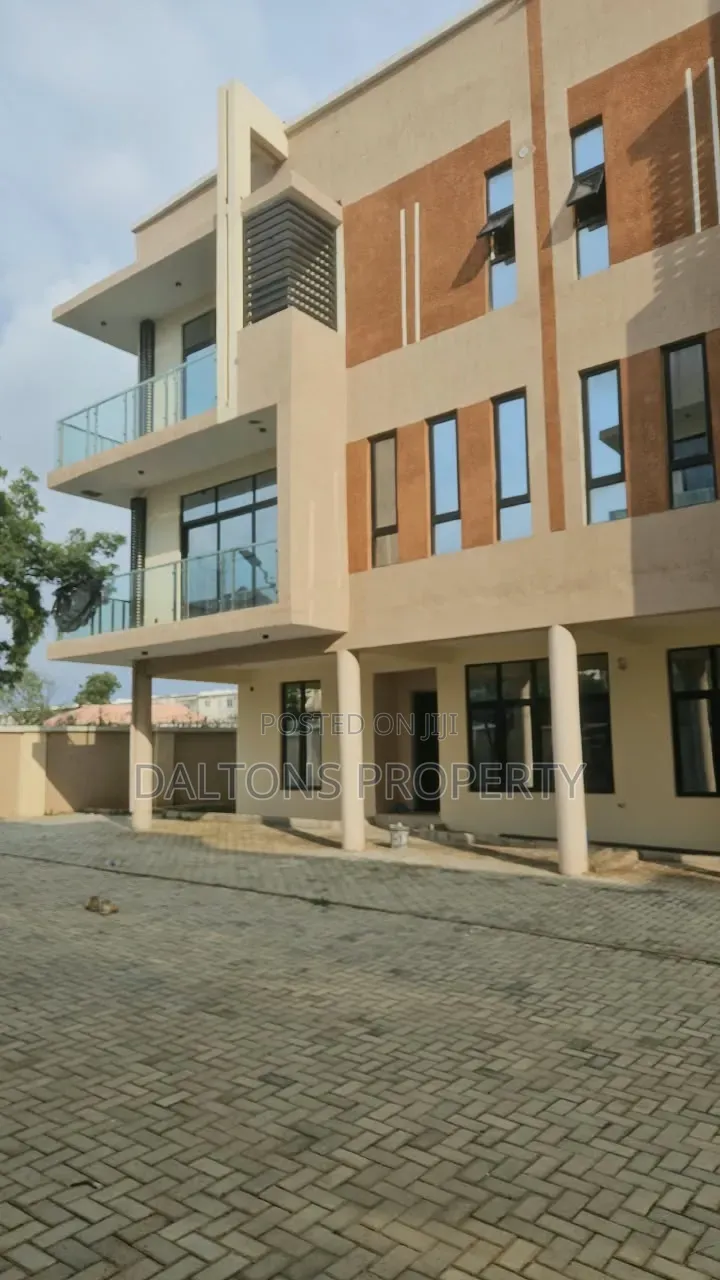 4bdrm Duplex in Liptons Ville, Kaura for sale