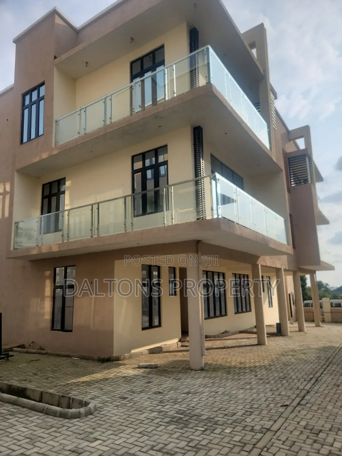 4bdrm Duplex in Liptons Ville, Kaura for sale