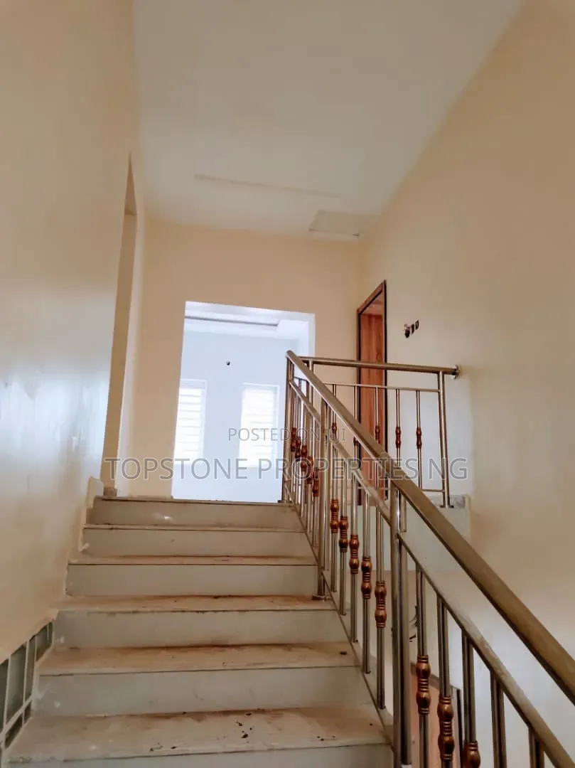 4bdrm Duplex in Topstone, Uyo for rent