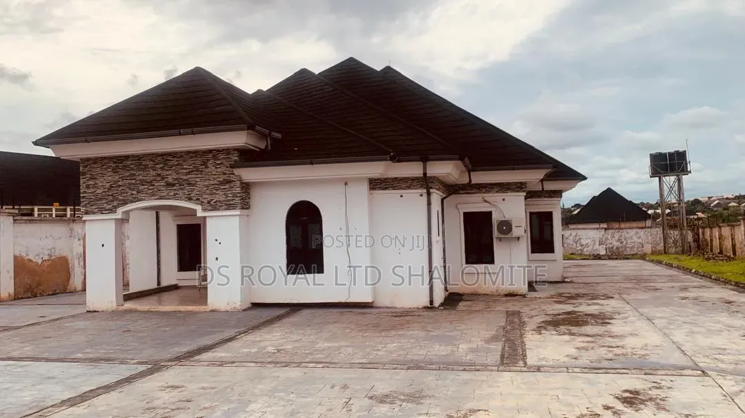 4bdrm Bungalow in Benin City for sale
