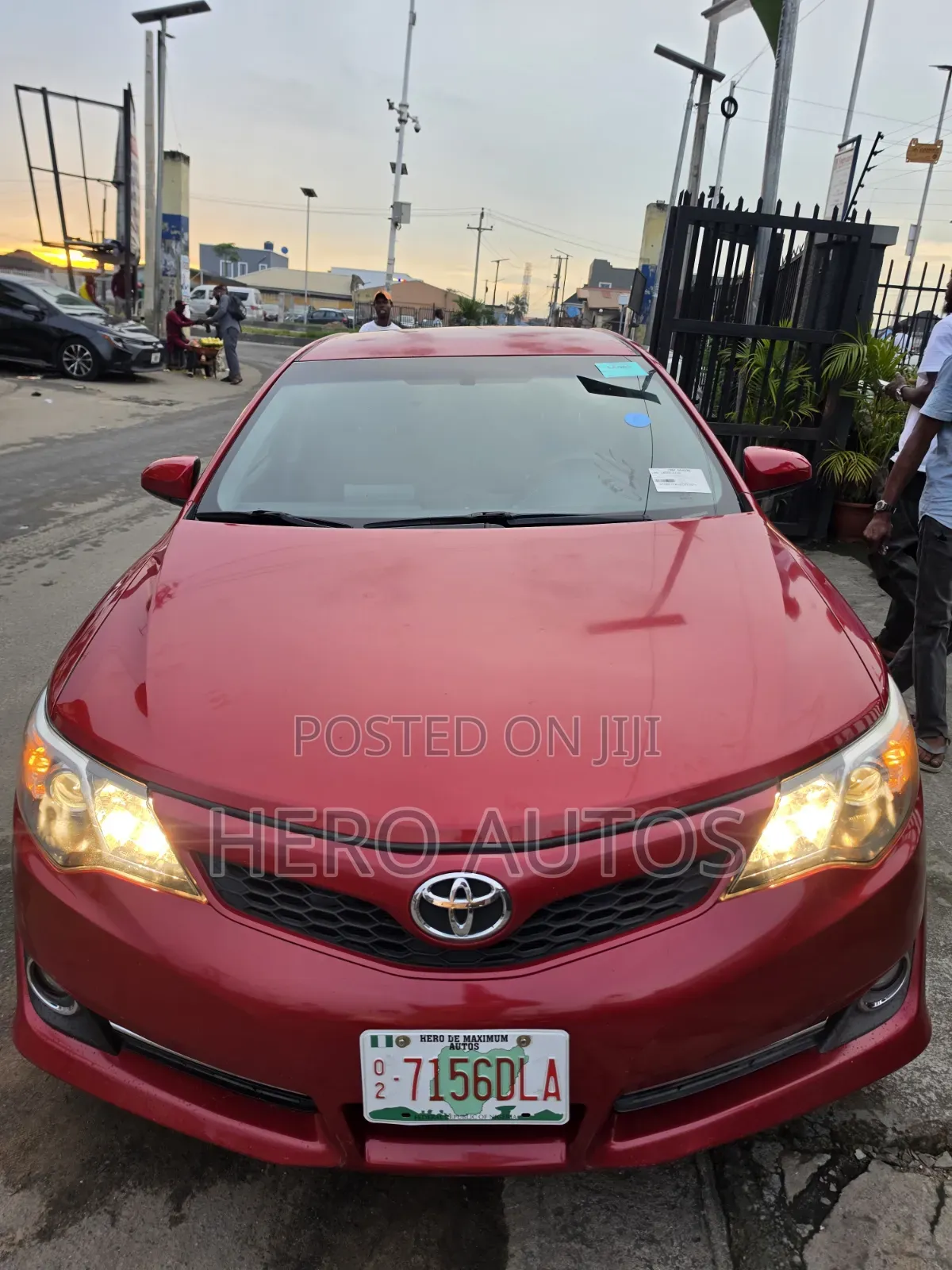 Toyota Camry SE 4dr Sedan (2.5L 4cyl 6A) 2014 Red
