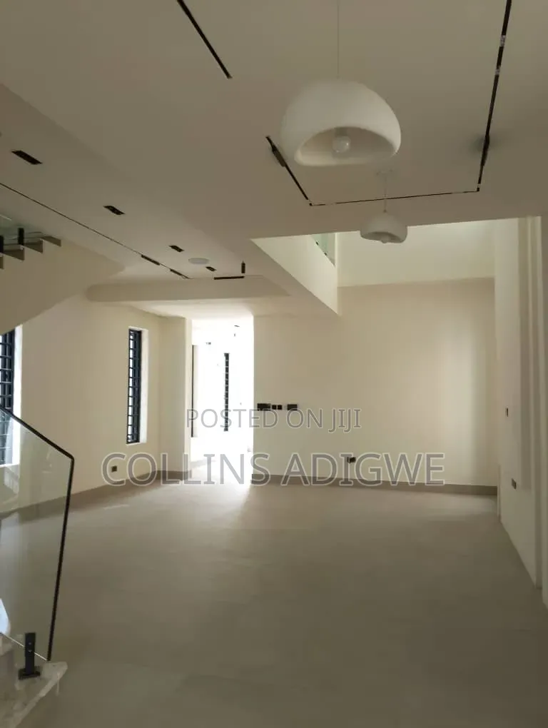 5bdrm Duplex in Lekki Phase 1 Lagos for sale
