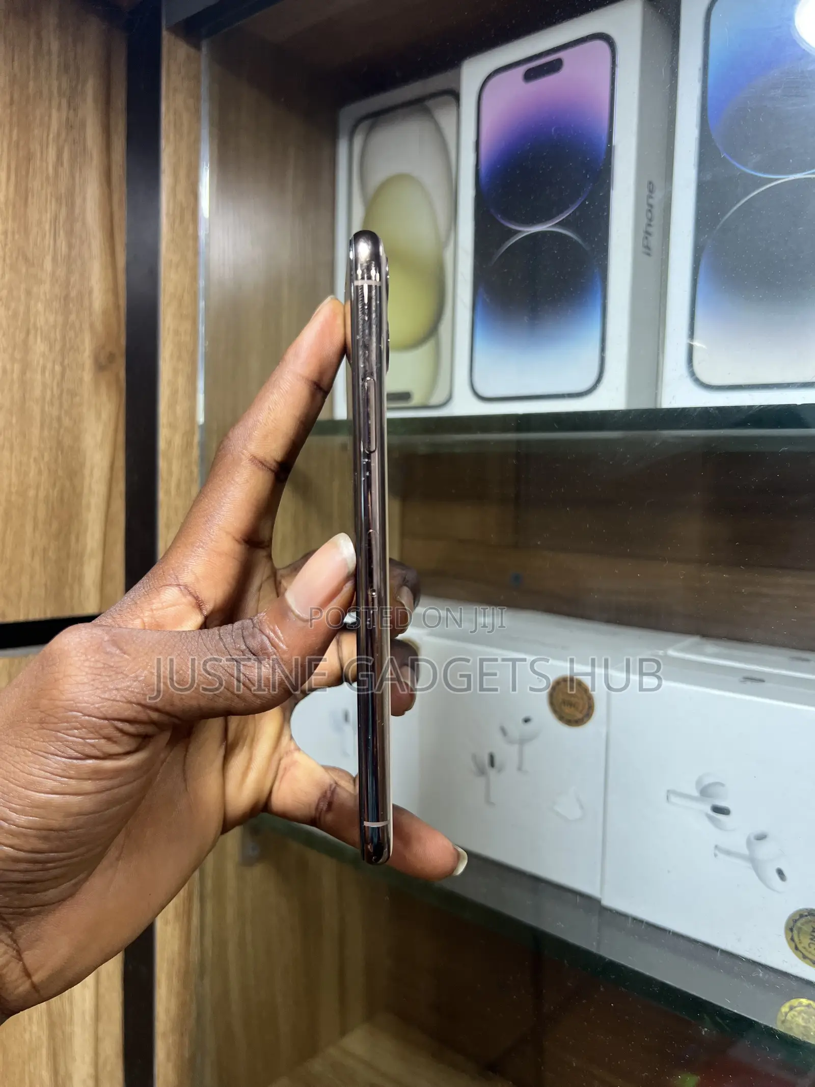 Apple iPhone 11 Pro Max 64 GB Gold
