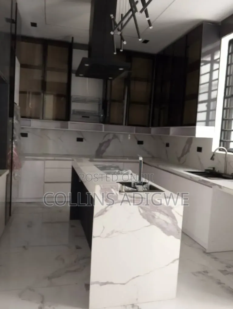 5bdrm Duplex in Lekki Phase 1 for sale
