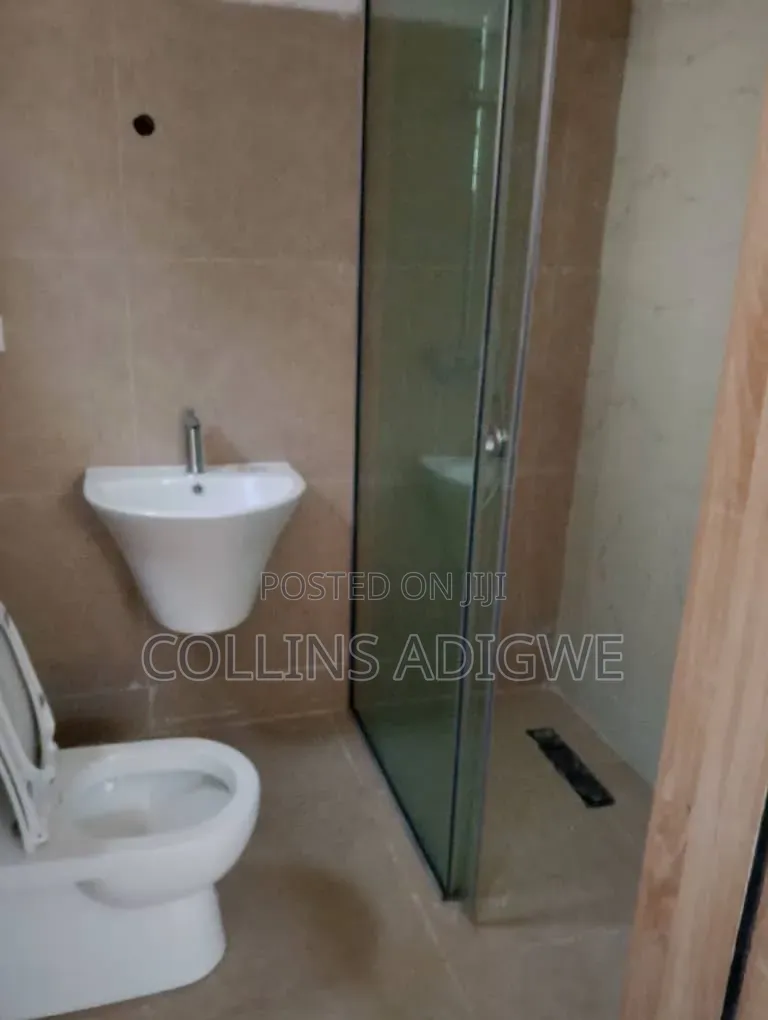2bdrm Apartment in Main Lekki Phase 1 for sale