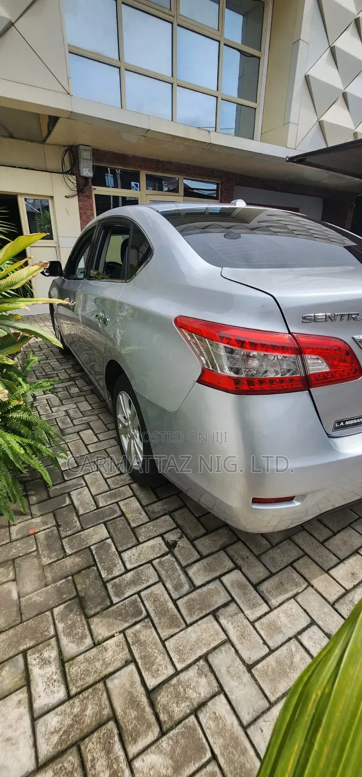 Nissan Sentra SV 4dr Sedan (1.8L 4cyl CVT) 2015 Silver