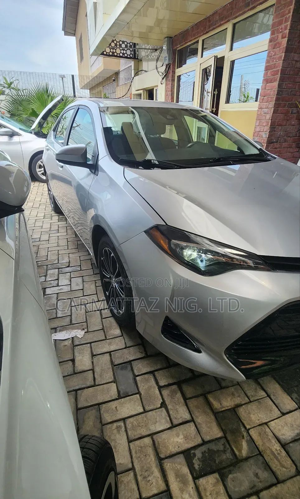 Toyota Corolla LE (1.8L 4cyl 2A) 2018 Silver