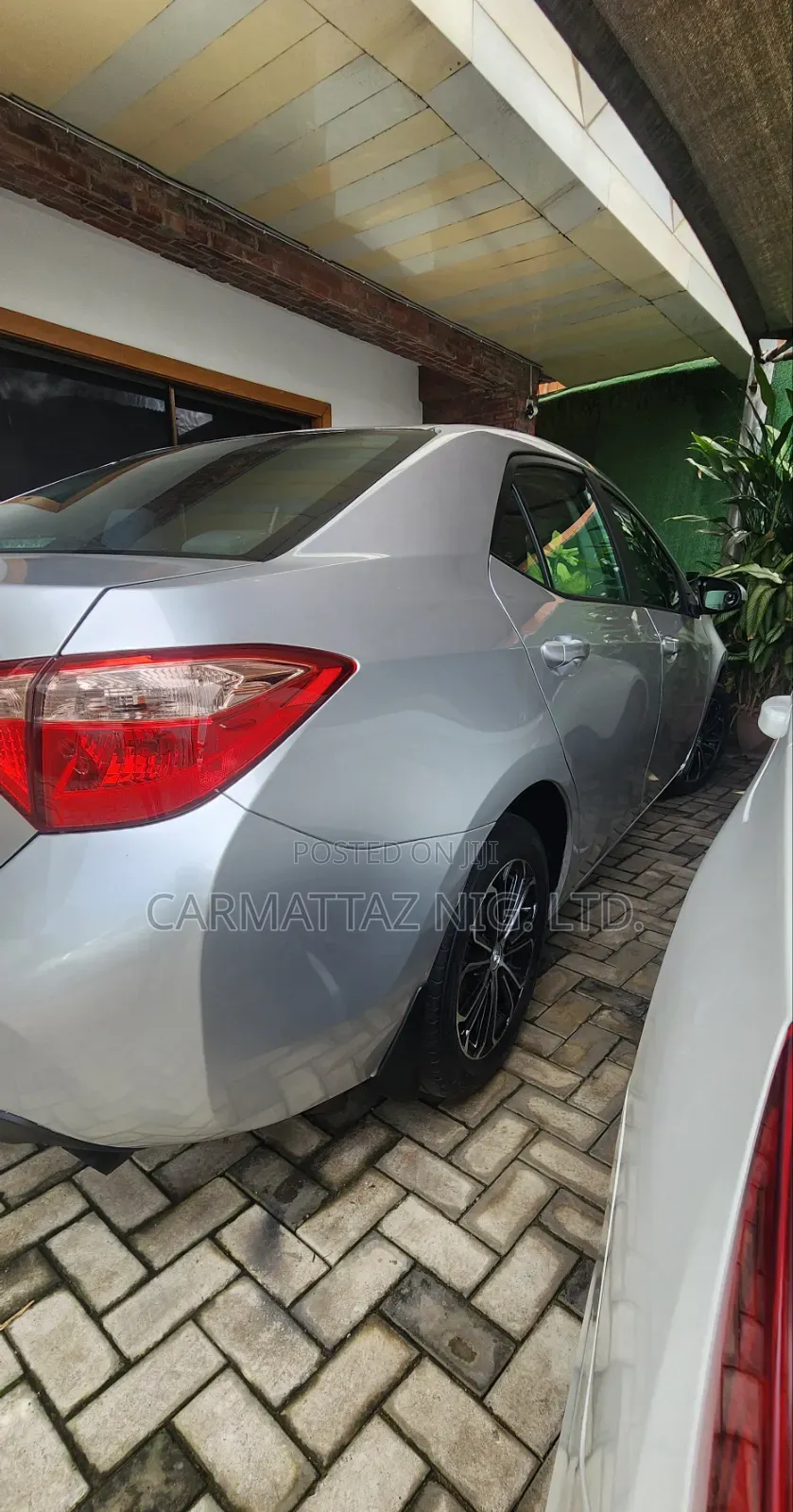Toyota Corolla LE (1.8L 4cyl 2A) 2018 Silver