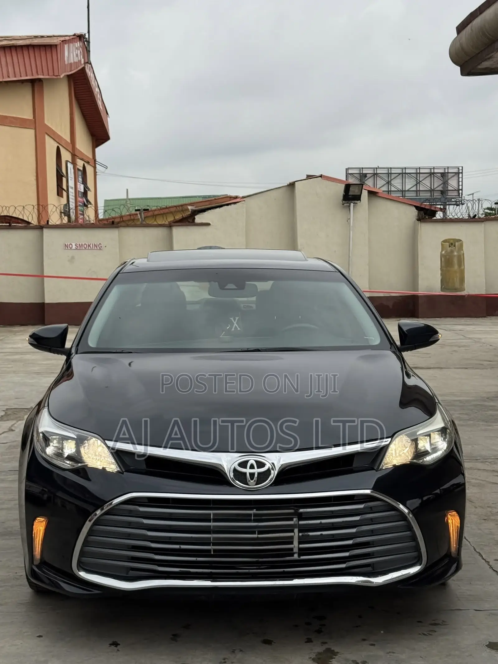 Toyota Avalon Limited Sedan FWD (3.5L 6cyl 6A) 2017 Black
