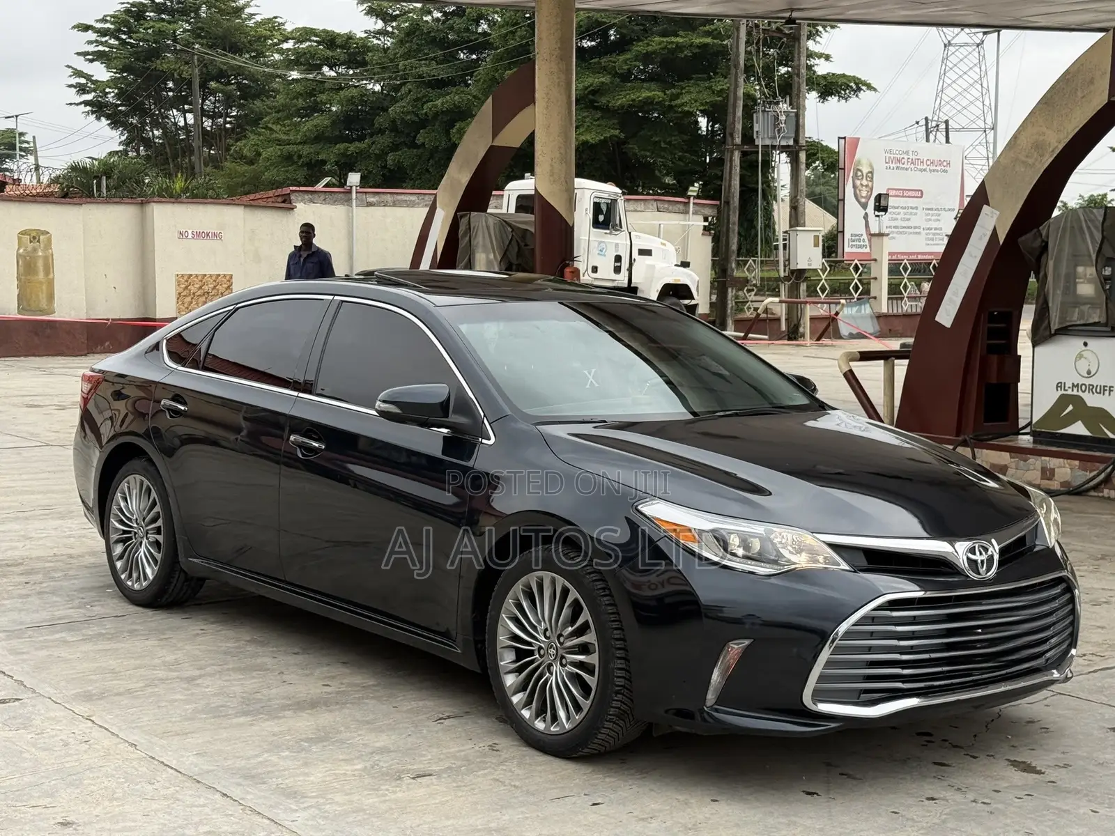 Toyota Avalon Limited Sedan FWD (3.5L 6cyl 6A) 2017 Black