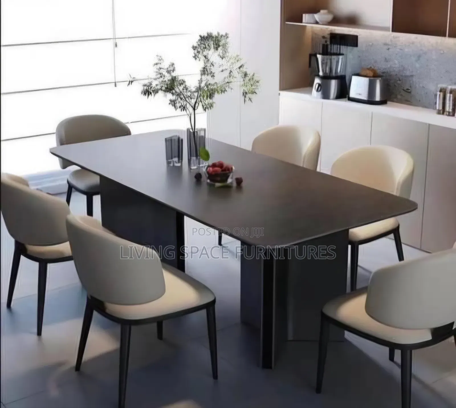 Comfortable Dining Table With 6 Leather Chairs