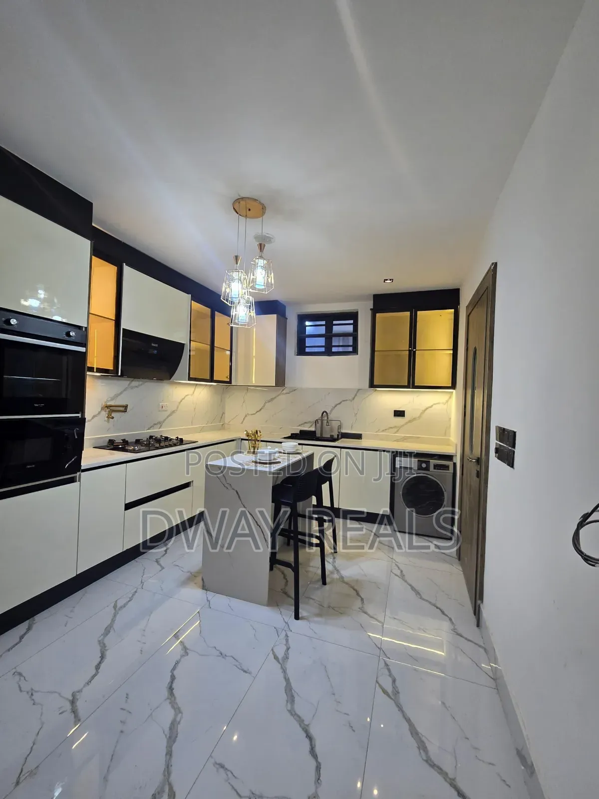 2bdrm Block of Flats in Lekki Phase 1 for sale