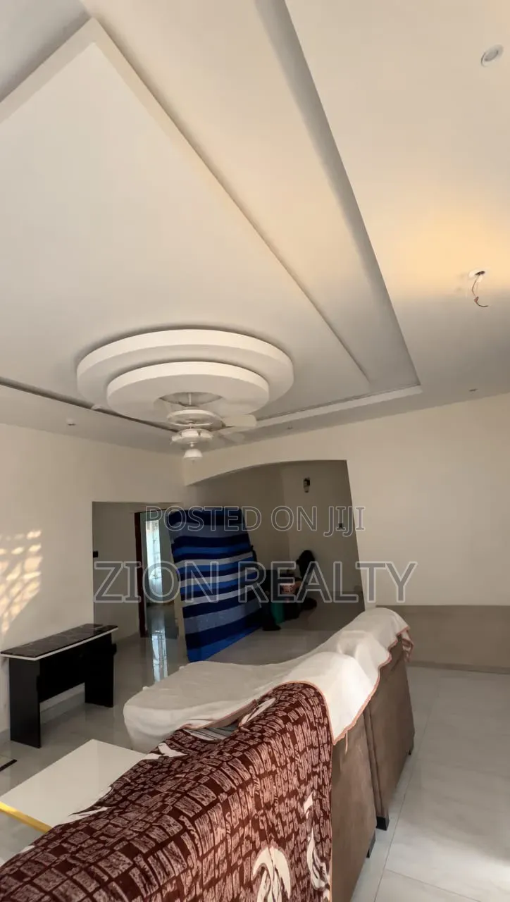 3bdrm Apartment in Royal Garden Estate, Lakowe for rent