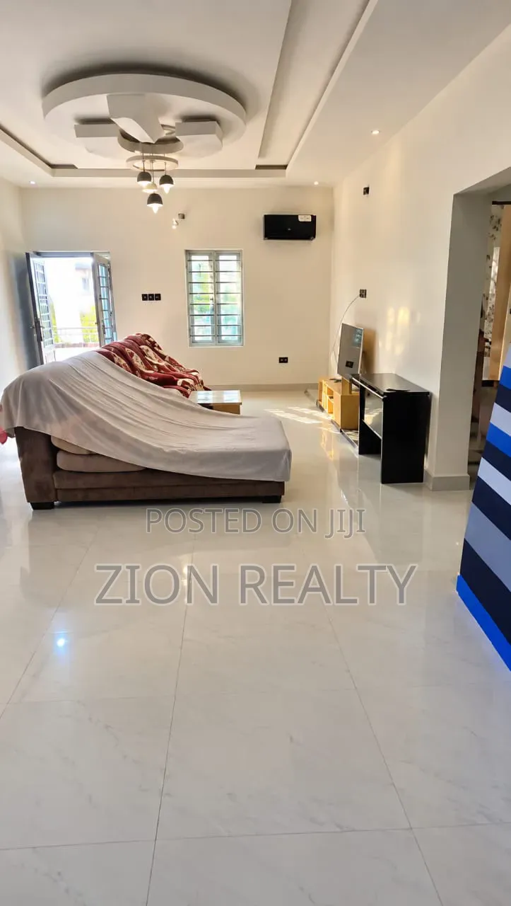 3bdrm Apartment in Royal Garden Estate, Lakowe for rent