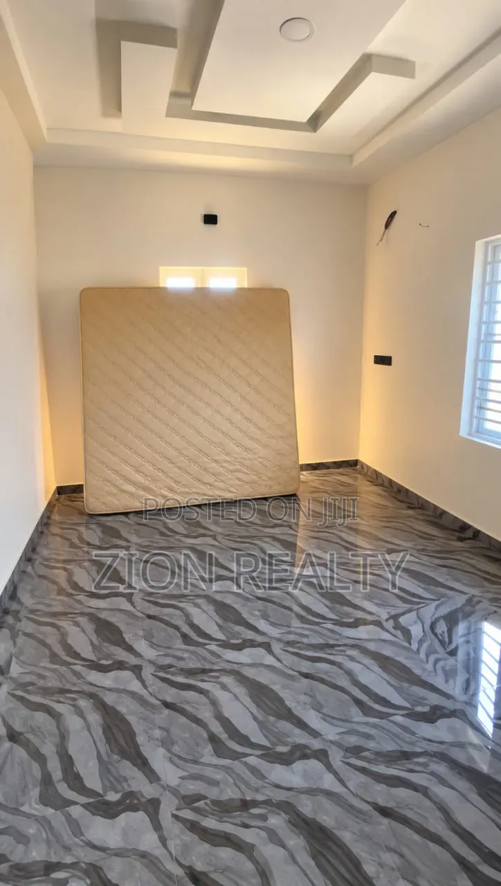 3bdrm Apartment in Royal Garden Estate, Lakowe for rent