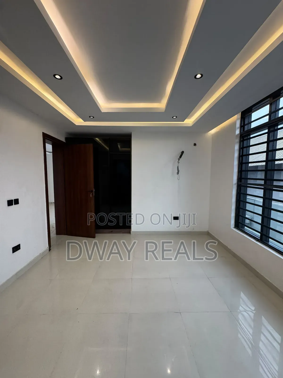 2bdrm Apartment in Lekki Phase 1 for rent