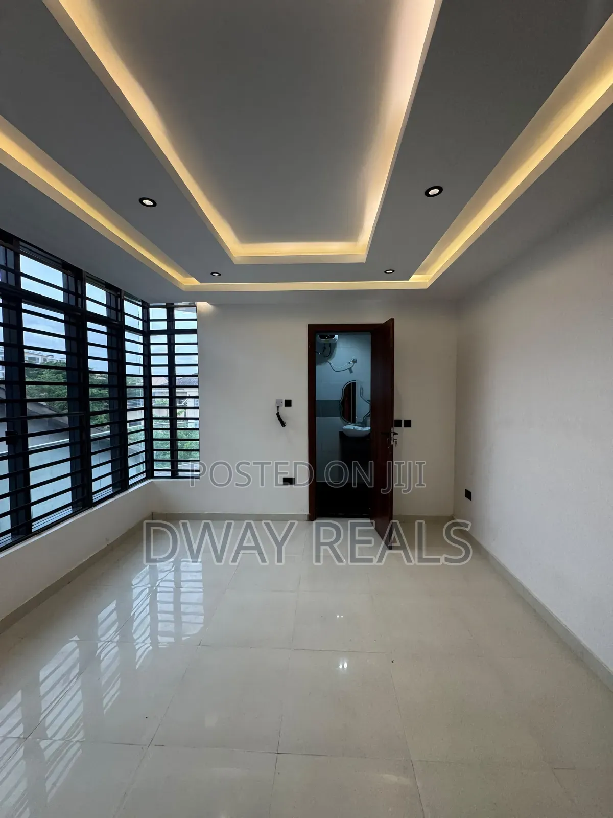 2bdrm Apartment in Lekki Phase 1 for rent