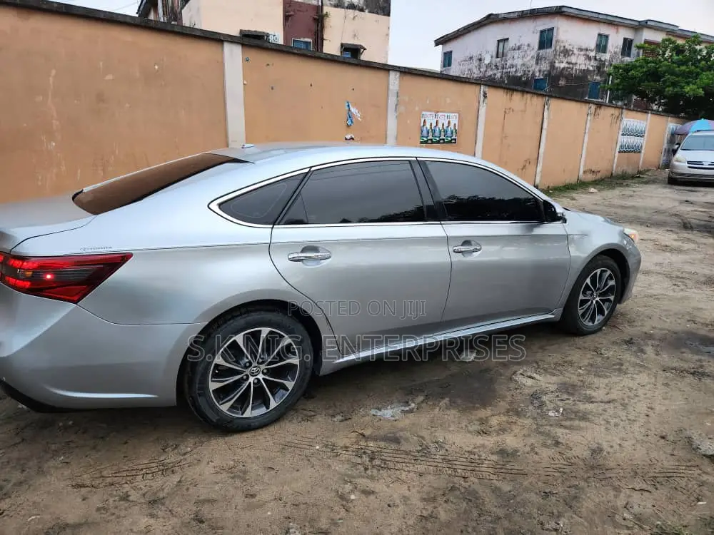 Toyota Avalon Limited FWD Sedan (3.6L 6cyl 6A) 2016 Silver