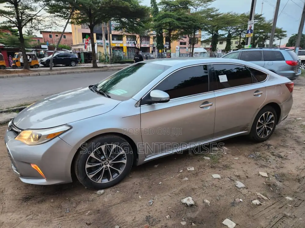 Toyota Avalon Limited FWD Sedan (3.6L 6cyl 6A) 2016 Silver