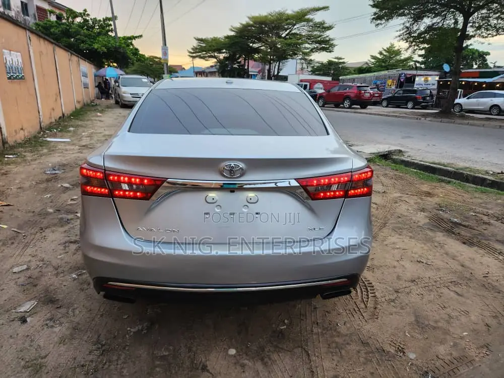 Toyota Avalon Limited FWD Sedan (3.6L 6cyl 6A) 2016 Silver