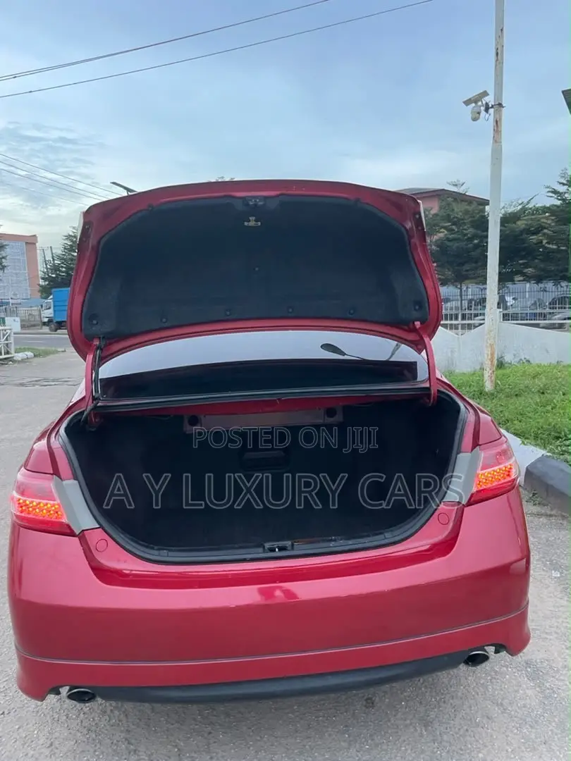 Toyota Camry SE 4dr Sedan (2.5L 4cyl 6A) 2011 Red