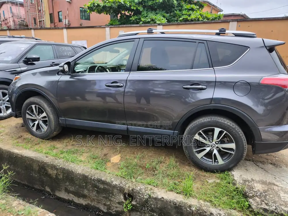 Toyota RAV4 Limited AWD (2.5L 4cyl 6A) 2017 Gray