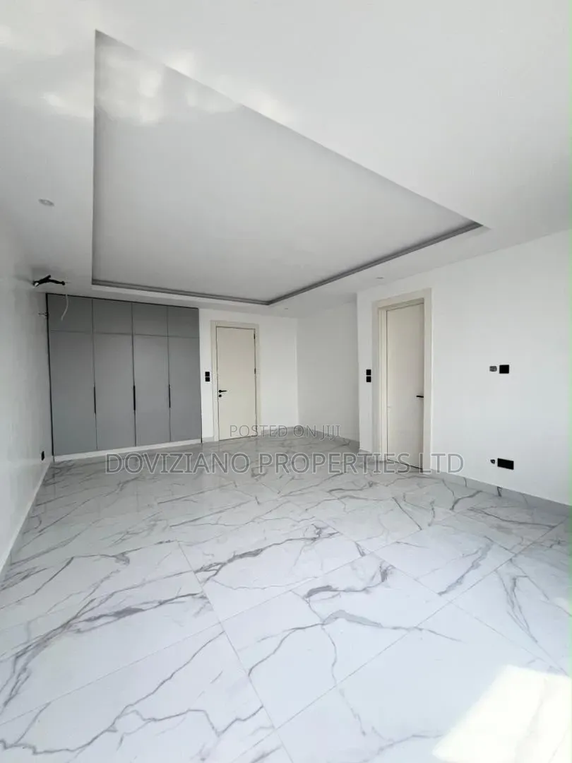 5bdrm Duplex in Lekki Phase 1 for sale