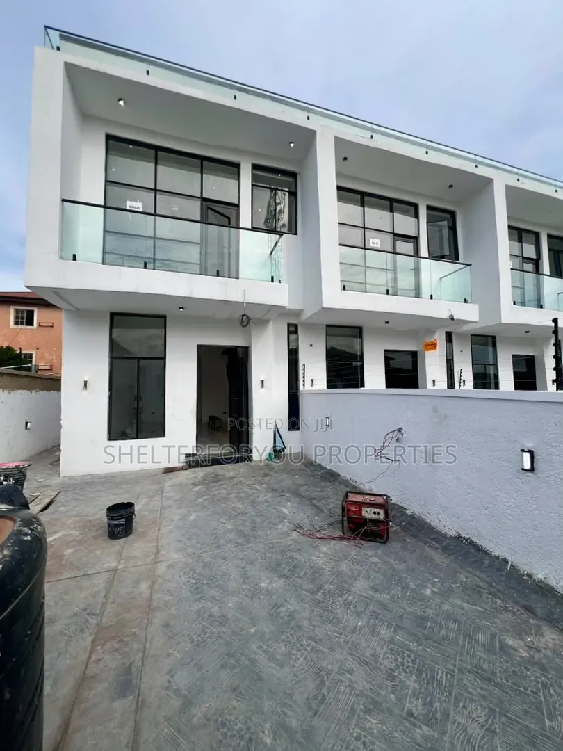 1bdrm Apartment in Off Lekki-Epe Expressway for sale
