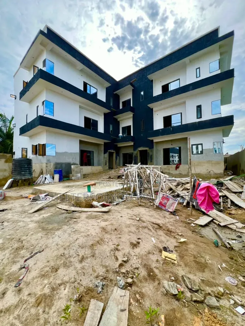 4bdrm House in Off Lekki-Epe Expressway for sale