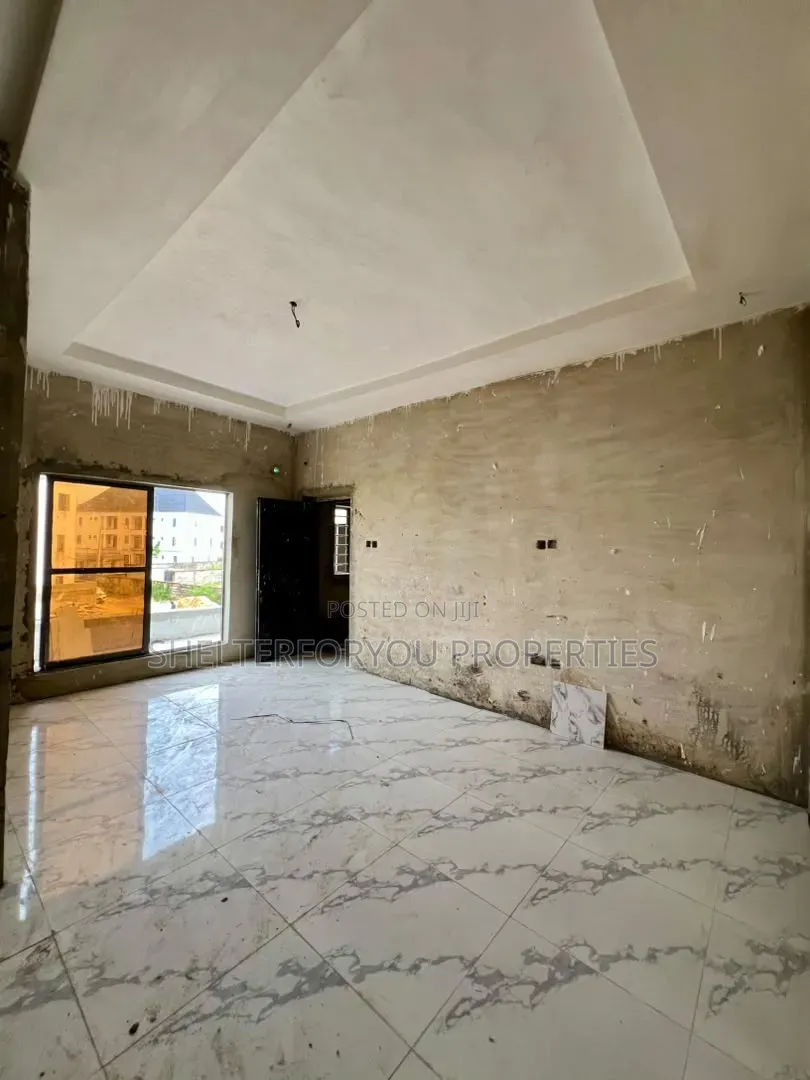 4bdrm House in Off Lekki-Epe Expressway for sale