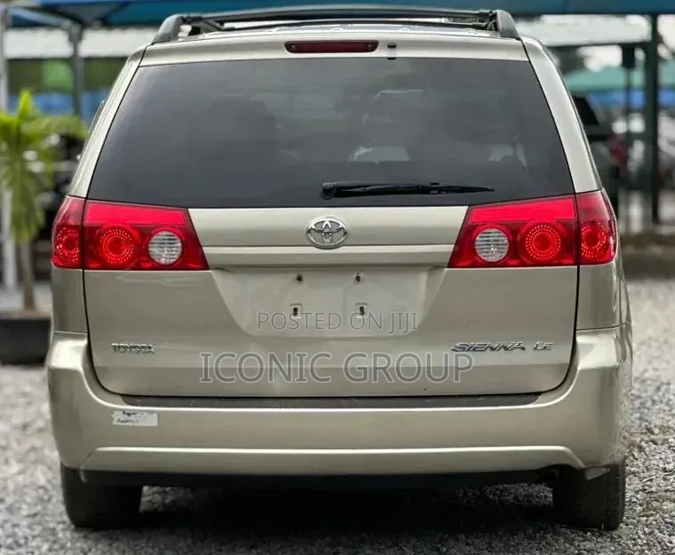 Toyota Sienna 2007 Gold