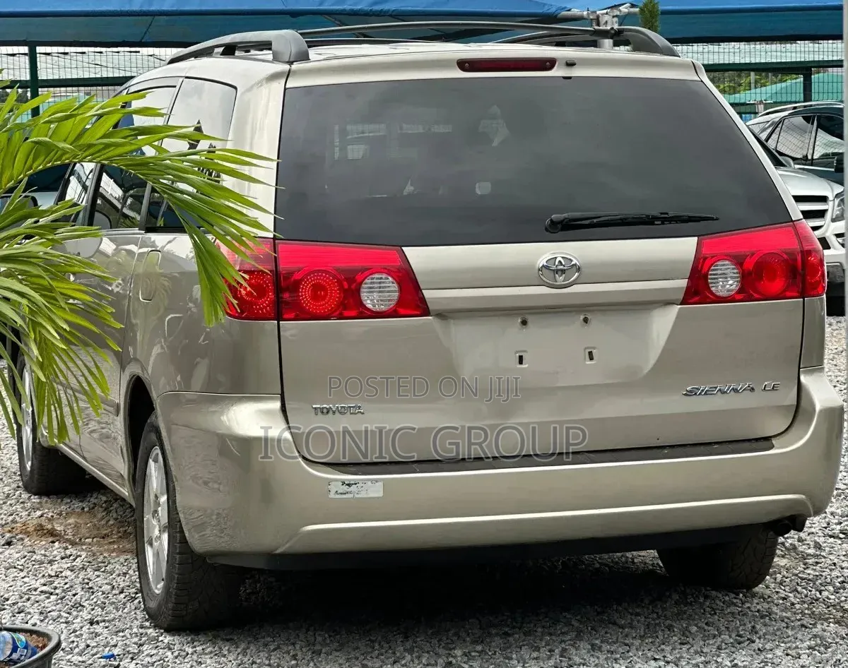 Toyota Sienna 2007 Gold