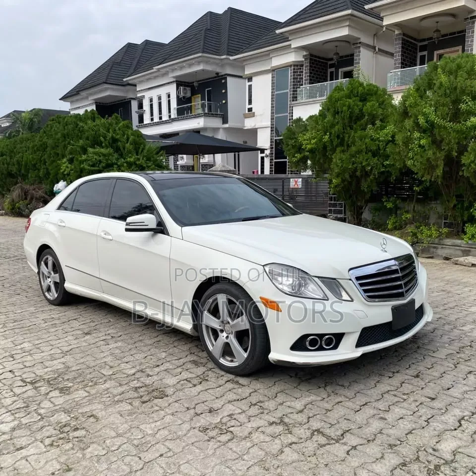 Mercedes-Benz E350 Base 4Matic Sedan AWD (3.5L 6cyl 7A) 2011 White