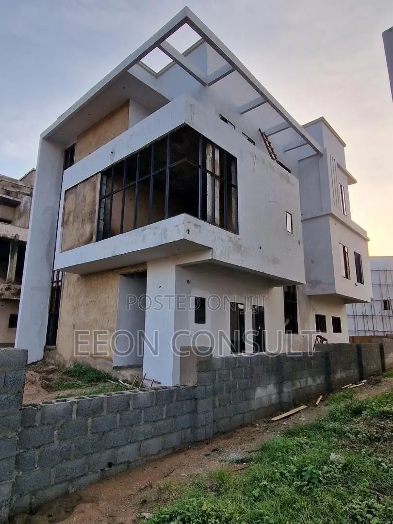 5bdrm Duplex in Maralago Golf City, Gwarinpa for sale