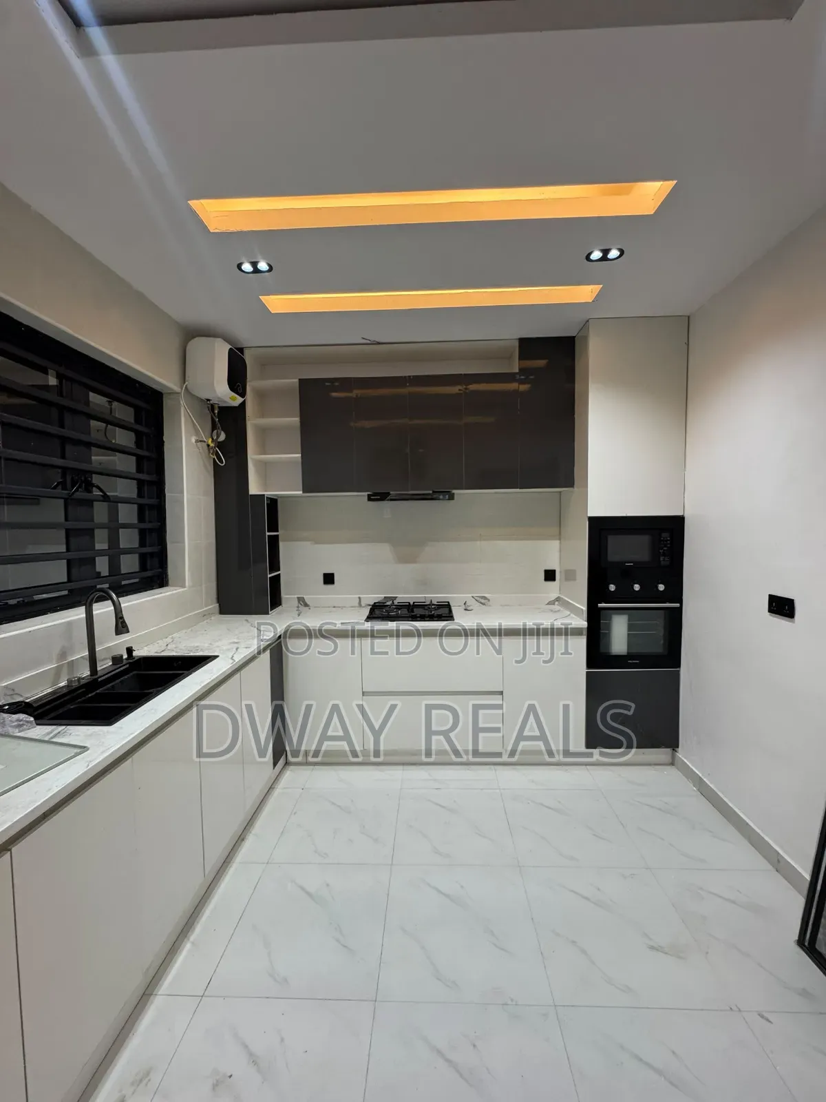 4bdrm Apartment in Lekki Phase 1 for rent