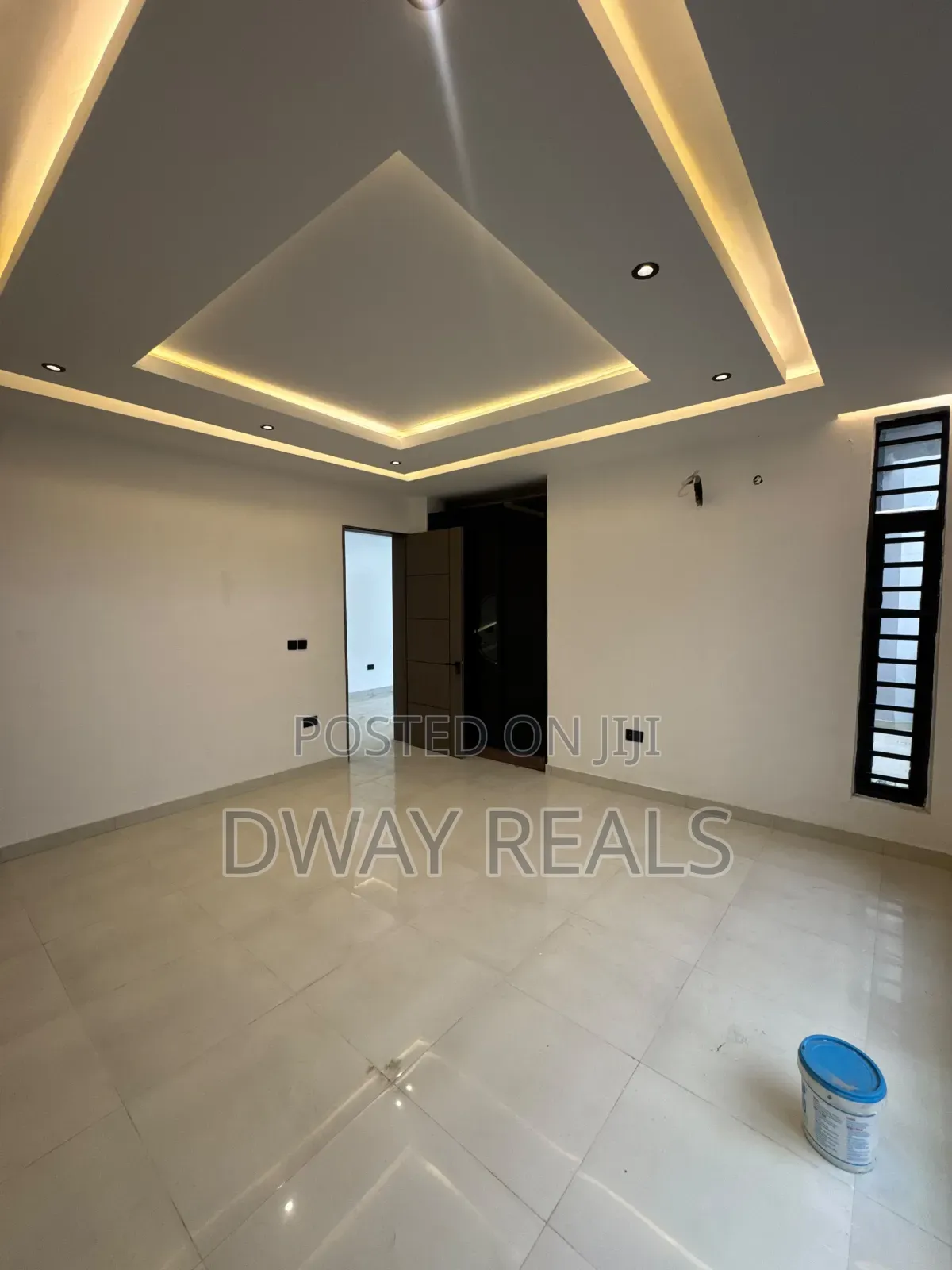 4bdrm Apartment in Lekki Phase 1 for rent
