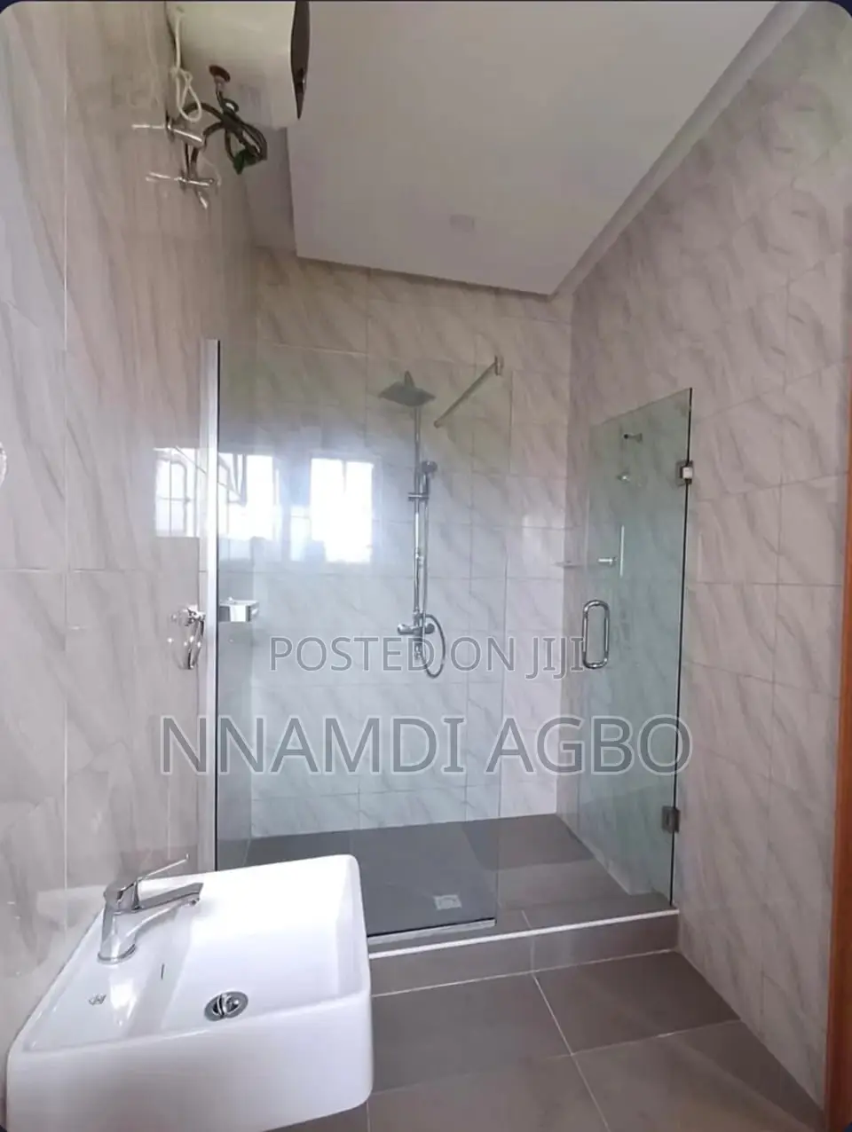 2bdrm Apartment in Lekki Phase 1 for rent