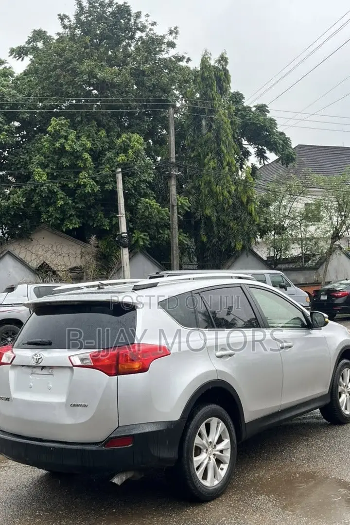 Toyota RAV4 Limited 4dr SUV AWD (2.5L 4cyl 6A) 2014 Silver