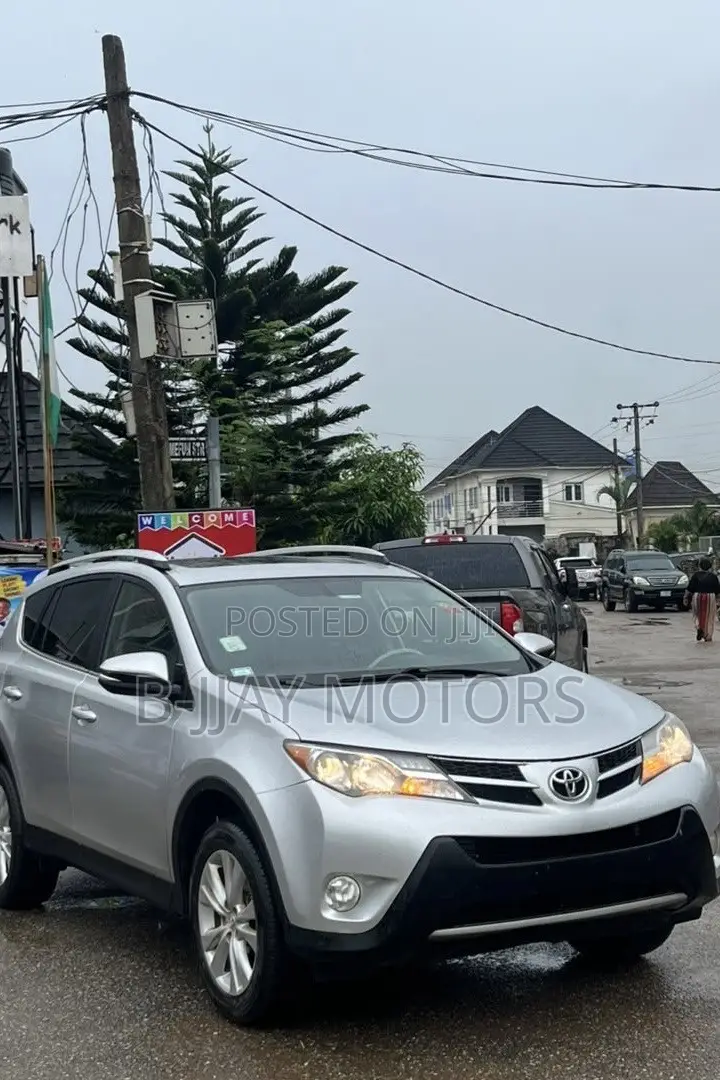 Toyota RAV4 Limited 4dr SUV AWD (2.5L 4cyl 6A) 2014 Silver