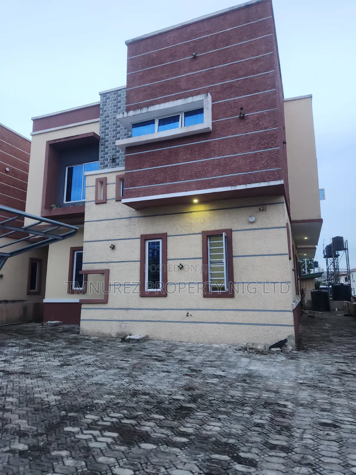 Studio Apartment in Chevron for rent