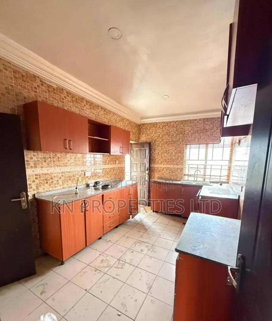 2bdrm Block of Flats in Wuse 2 for rent