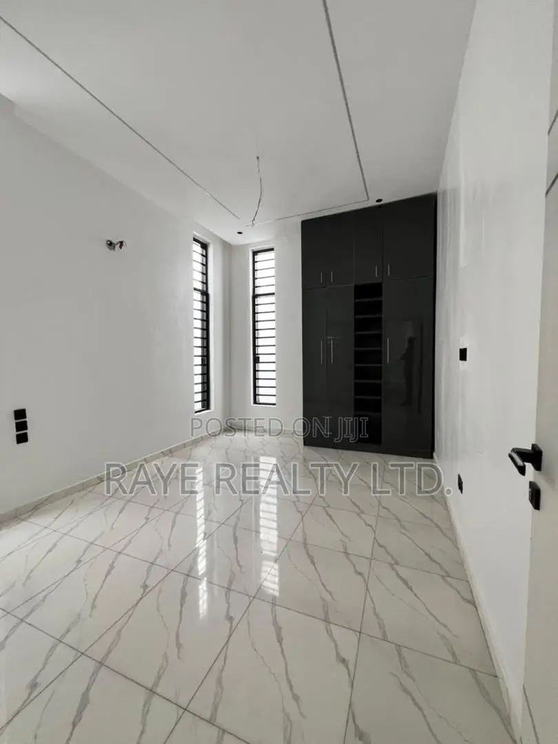 5bdrm Duplex in Ajah for sale